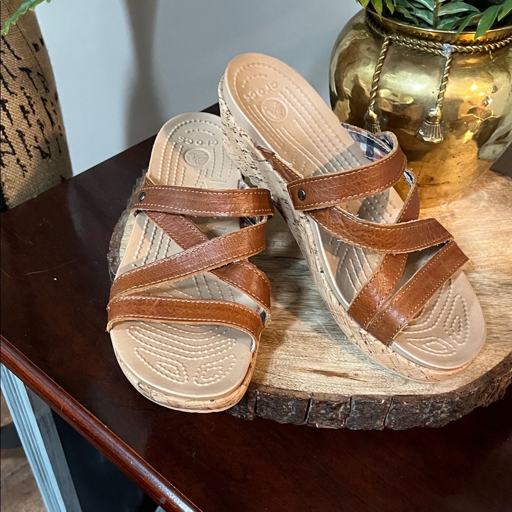 CROCS Tan Strappy Wedge Sandals Sz 7